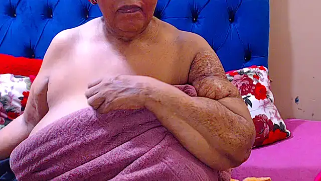 Snapshot of ebonycandy10 chatting on 11/30/25, 04:16 ebonycandy10 online show from 11/30/25, 04:16