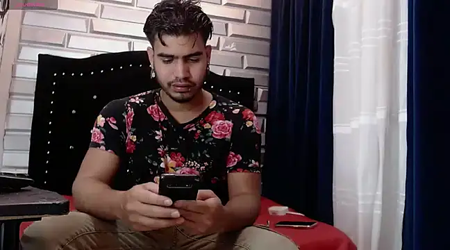 Snapshot of jaden_98_ chatting on 02/01/25, 11:37 jaden 98 online show from 02/01/25, 11:37