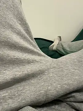 Snapshot of PLUK16 chatting on 02/04/26, 09:53 PLUK16 online show from 02/04/26, 09:53