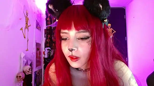 Snapshot of Kind_Scarlett chatting on 10/10/25, 06:45 Kind Scarlett online show from 10/10/25, 06:45