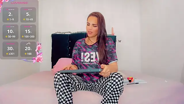 Snapshot of Rubi_30 chatting on 01/25/25, 02:14 Rubi 30 online show from 01/25/25, 02:14