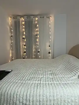 Snapshot of streetdoll chatting on 11/16/25, 08:31 streetdoll online show from 11/16/25, 08:31