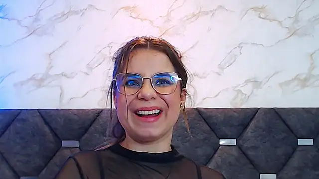 Snapshot of ThaniaJones chatting on 03/10/25, 09:18 ThaniaJones online show from 03/10/25, 09:18