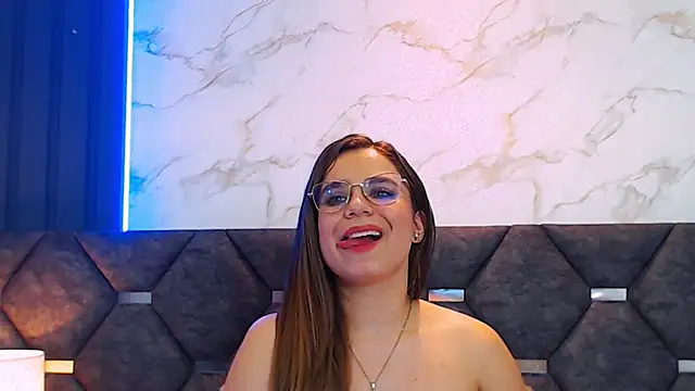 Snapshot of ThaniaJones chatting on 03/11/25, 09:26 ThaniaJones online show from 03/11/25, 09:26