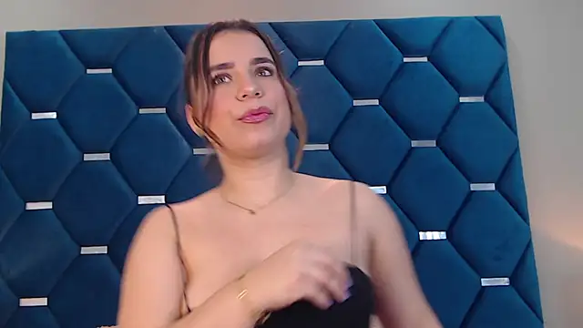 Snapshot of ThaniaJones chatting on 09/24/25, 12:08 ThaniaJones online show from 09/24/25, 12:08