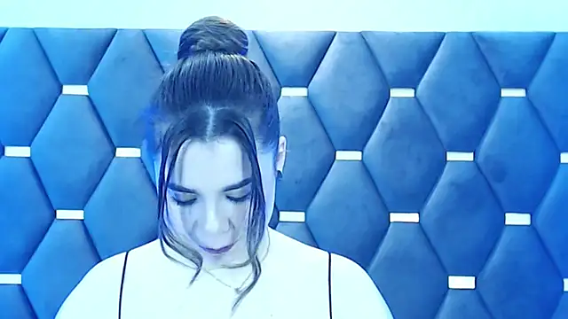 Snapshot of ThaniaJones chatting on 10/08/25, 12:03 ThaniaJones online show from 10/08/25, 12:03