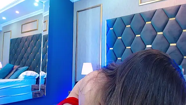 Snapshot of ThaniaJones chatting on 11/07/25, 12:05 ThaniaJones online show from 11/07/25, 12:05