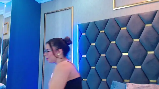 Snapshot of ThaniaJones chatting on 11/08/25, 12:05 ThaniaJones online show from 11/08/25, 12:05