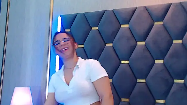 Snapshot of ThaniaJones chatting on 11/13/25, 12:15 ThaniaJones online show from 11/13/25, 12:15