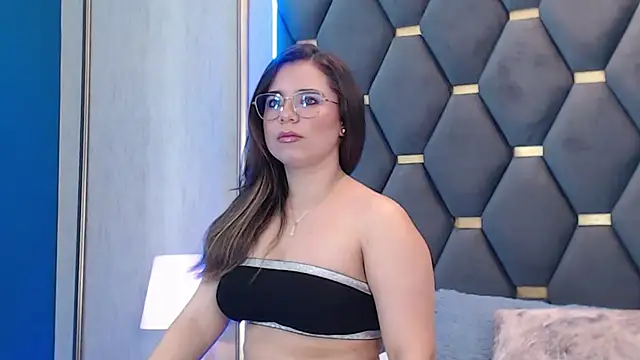 Snapshot of ThaniaJones chatting on 01/10/26, 12:07 ThaniaJones online show from 01/10/26, 12:07