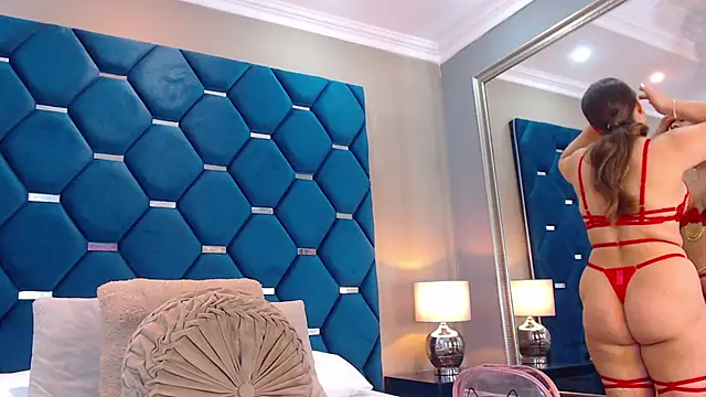 Snapshot of ThaniaJones chatting on 02/08/26, 12:08 ThaniaJones online show from 02/08/26, 12:08