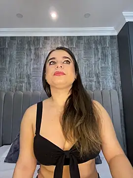 Snapshot of ThaniaJones chatting on 02/17/26, 12:01 ThaniaJones online show from 02/17/26, 12:01