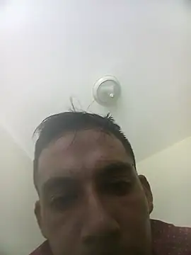Snapshot of aL3JanDro93 chatting on 06/24/26, 12:20 aL3JanDro93 online show from 06/24/26, 12:20