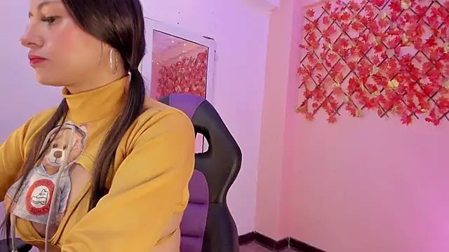 Snapshot of Sweet_Candies chatting on 02/04/25, 03:00 Sweet Candies online show from 02/04/25, 03:00