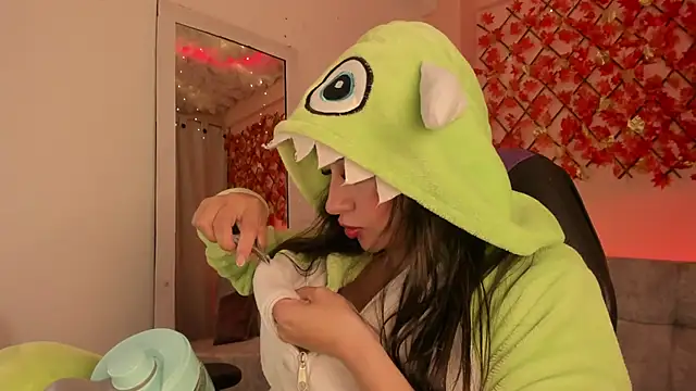 Snapshot of Sweet_Candies chatting on 03/01/25, 12:39 Sweet Candies online show from 03/01/25, 12:39