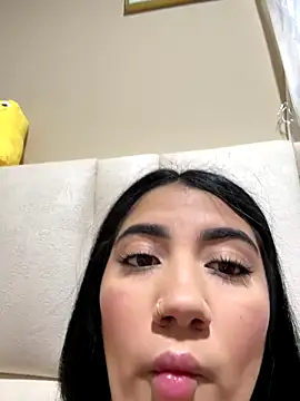 Snapshot of PaulinaDuarte chatting on 12/21/25, 11:17 PaulinaDuarte online show from 12/21/25, 11:17