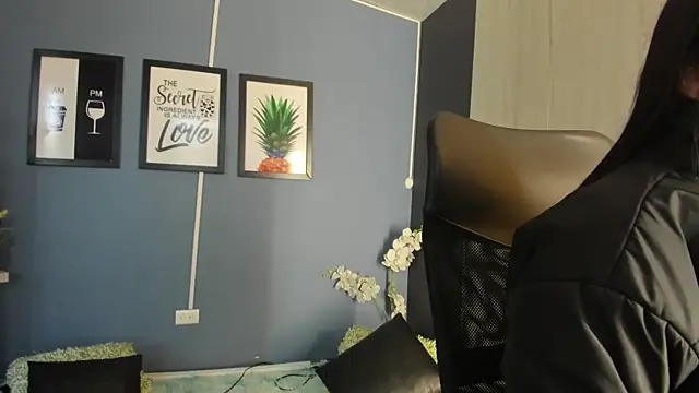 PaulinaDuarte online show from 04/22/26, 12:18