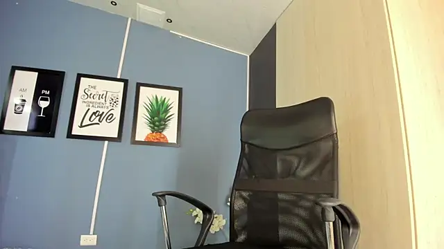 PaulinaDuarte online show from 04/23/26, 11:20