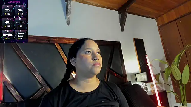 EmiliWilliams online show from 04/24/26, 12:02