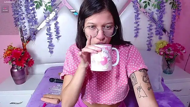 Snapshot of Perla_Skinnyy chatting on 12/10/24, 02:16 Perla Skinnyy online show from 12/10/24, 02:16