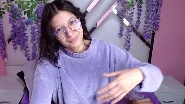 Snapshot of Perla_Skinnyy chatting on 12/21/24, 03:25 Perla Skinnyy online show from 12/21/24, 03:25