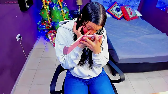 Snapshot of Lana_stone_ chatting on 12/13/24, 03:16 Lana stone online show from 12/13/24, 03:16