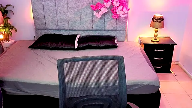 Snapshot of Lana_stone_ chatting on 10/11/25, 03:28 Lana stone online show from 10/11/25, 03:28