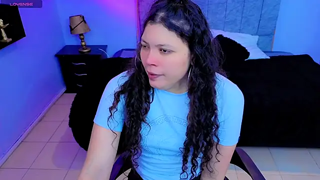 Snapshot of Lana_stone_ chatting on 10/28/25, 03:43 Lana stone online show from 10/28/25, 03:43