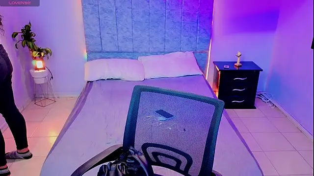 Snapshot of Lana_stone_ chatting on 11/25/25, 03:28 Lana stone online show from 11/25/25, 03:28