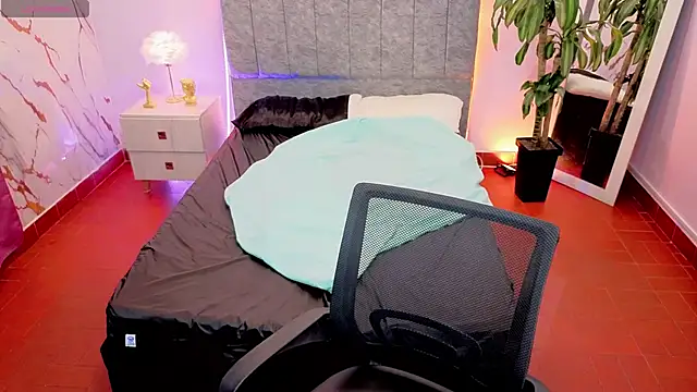 Lana stone  online show from 03/17/26, 03:22