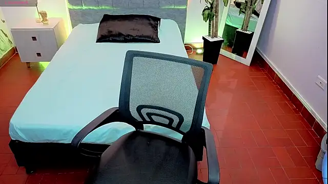 Lana stone  online show from 03/19/26, 04:27