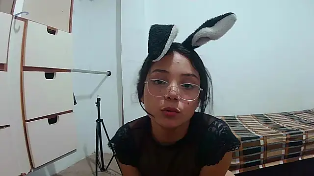 Snapshot of linzeysmith4 chatting on 03/15/25, 06:58 linzeysmith4 online show from 03/15/25, 06:58