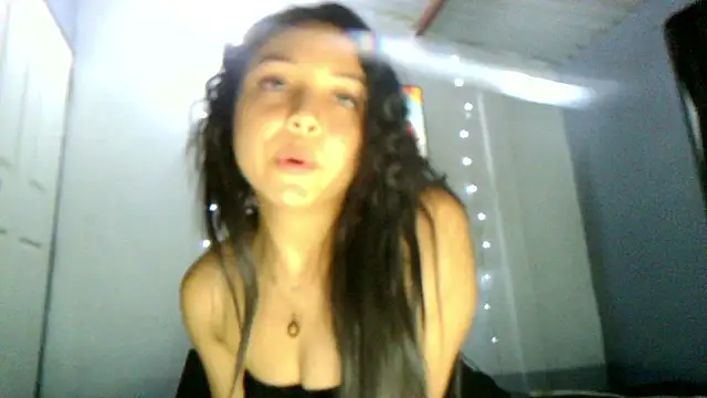 Snapshot of linzeysmith4 chatting on 03/14/26, 02:50 linzeysmith4 online show from 03/14/26, 02:50