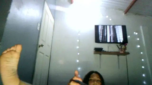 Snapshot of linzeysmith4 chatting on 03/18/26, 03:31 linzeysmith4 online show from 03/18/26, 03:31