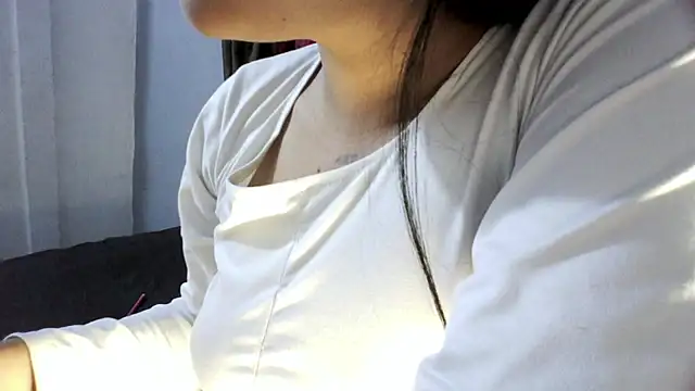 Snapshot of linzeysmith4 chatting on 05/30/26, 07:49 linzeysmith4 online show from 05/30/26, 07:49