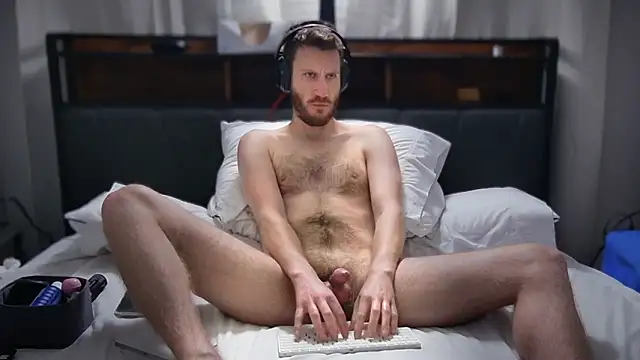 Snapshot of SpunDaddiesBoi chatting on 12/24/24, 08:11 SpunDaddiesBoi online show from 12/24/24, 08:11