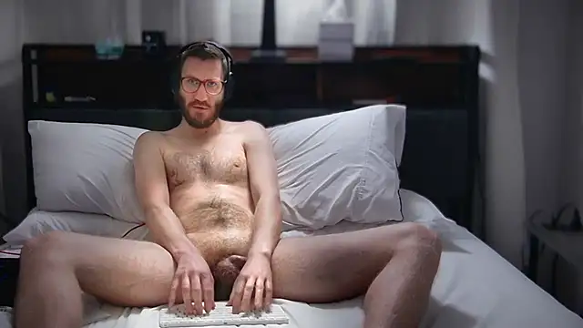 Snapshot of SpunDaddiesBoi chatting on 01/31/25, 08:01 SpunDaddiesBoi online show from 01/31/25, 08:01