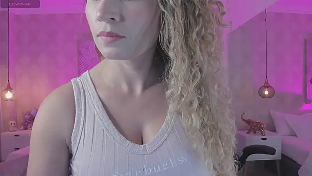 Shantall   online show from 02/22/25, 11:02