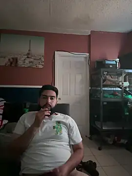 Snapshot of bigdickgio6923 chatting on 01/31/25, 02:26 bigdickgio6923 online show from 01/31/25, 02:26