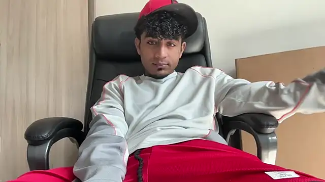 Snapshot of dominic_brandd23 chatting on 01/05/26, 05:27 dominic brandd23 online show from 01/05/26, 05:27