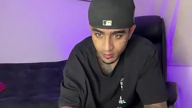 Snapshot of dominic_brandd23 chatting on 02/05/26, 05:01 dominic brandd23 online show from 02/05/26, 05:01