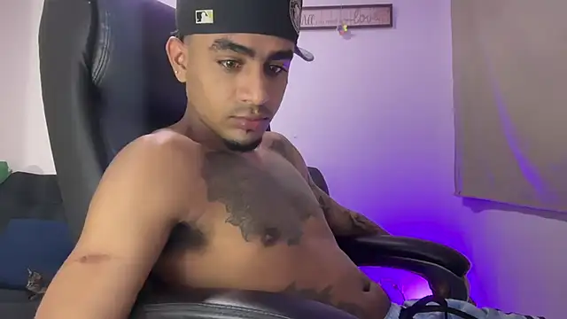 Snapshot of dominic_brandd23 chatting on 02/14/26, 11:01 dominic brandd23 online show from 02/14/26, 11:01