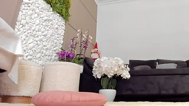 Deliciouslips online show from 03/19/25, 06:35