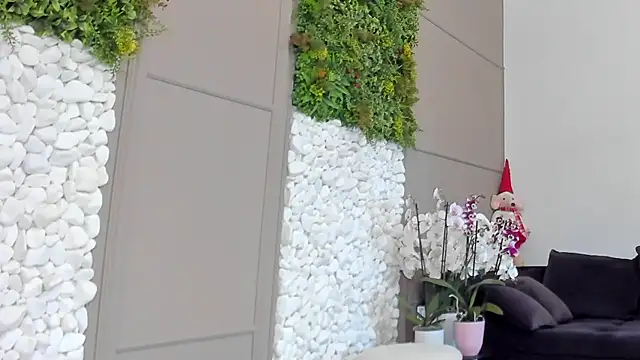 Deliciouslips online show from 03/19/25, 09:38