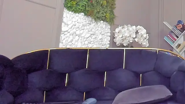 Deliciouslips online show from 04/17/26, 03:37