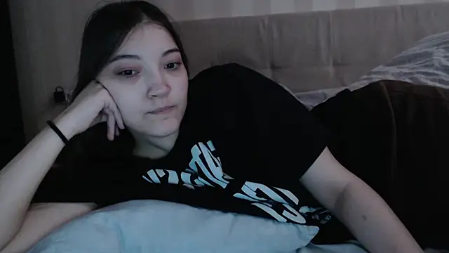 AlisaDevis online show from 12/14/25, 07:03