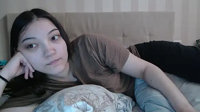 Snapshot of AlisaDevis chatting on 05/16/26, 06:21 AlisaDevis online show from 05/16/26, 06:21
