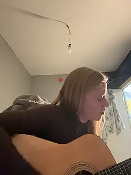 candy maggie online show from 11/16/25, 07:41