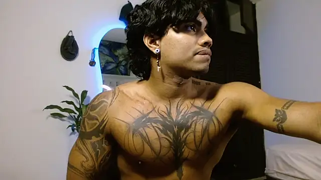 Snapshot of Young_laroi chatting on 12/04/24, 08:56 Young laroi online show from 12/04/24, 08:56