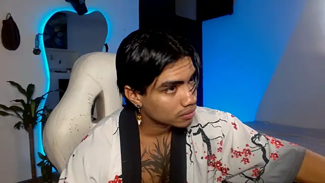 Snapshot of Young_laroi chatting on 12/07/24, 12:08 Young laroi online show from 12/07/24, 12:08